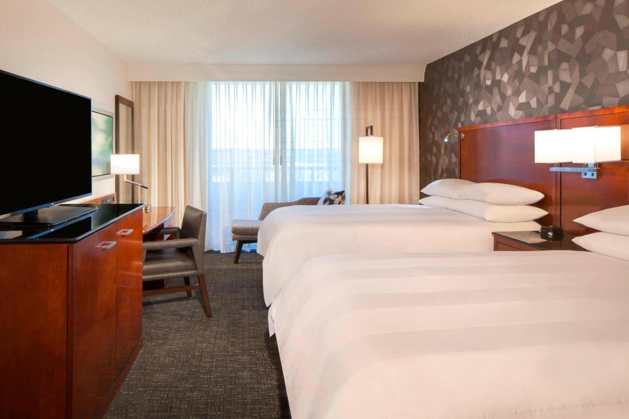 Omaha Marriott Hotel Exterior photo