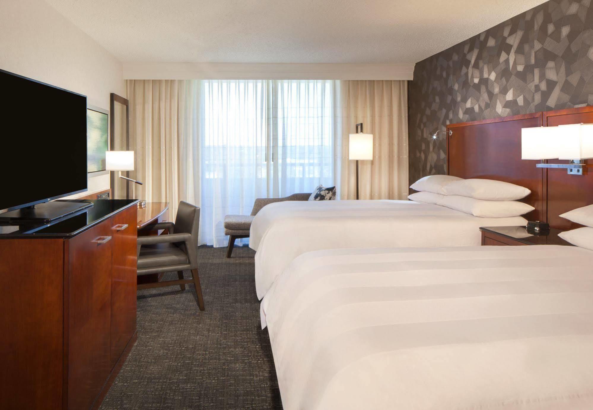 Omaha Marriott Hotel Exterior photo